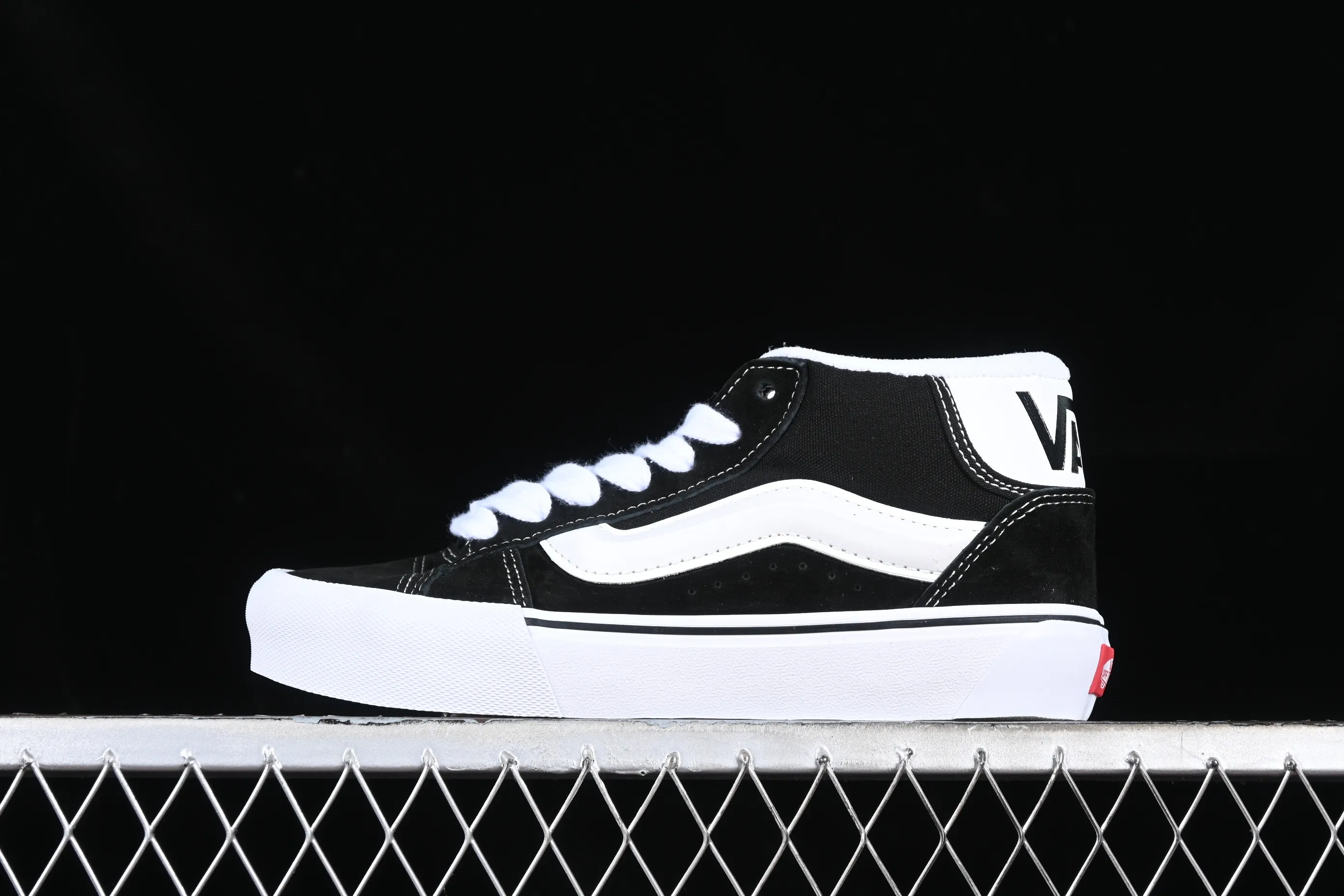 All categories Vans Vans series Vans Mid Vans Zhongbang Vans Knu Skool Vans official fat version of mid-top bread shoes VN000CQ96BTR